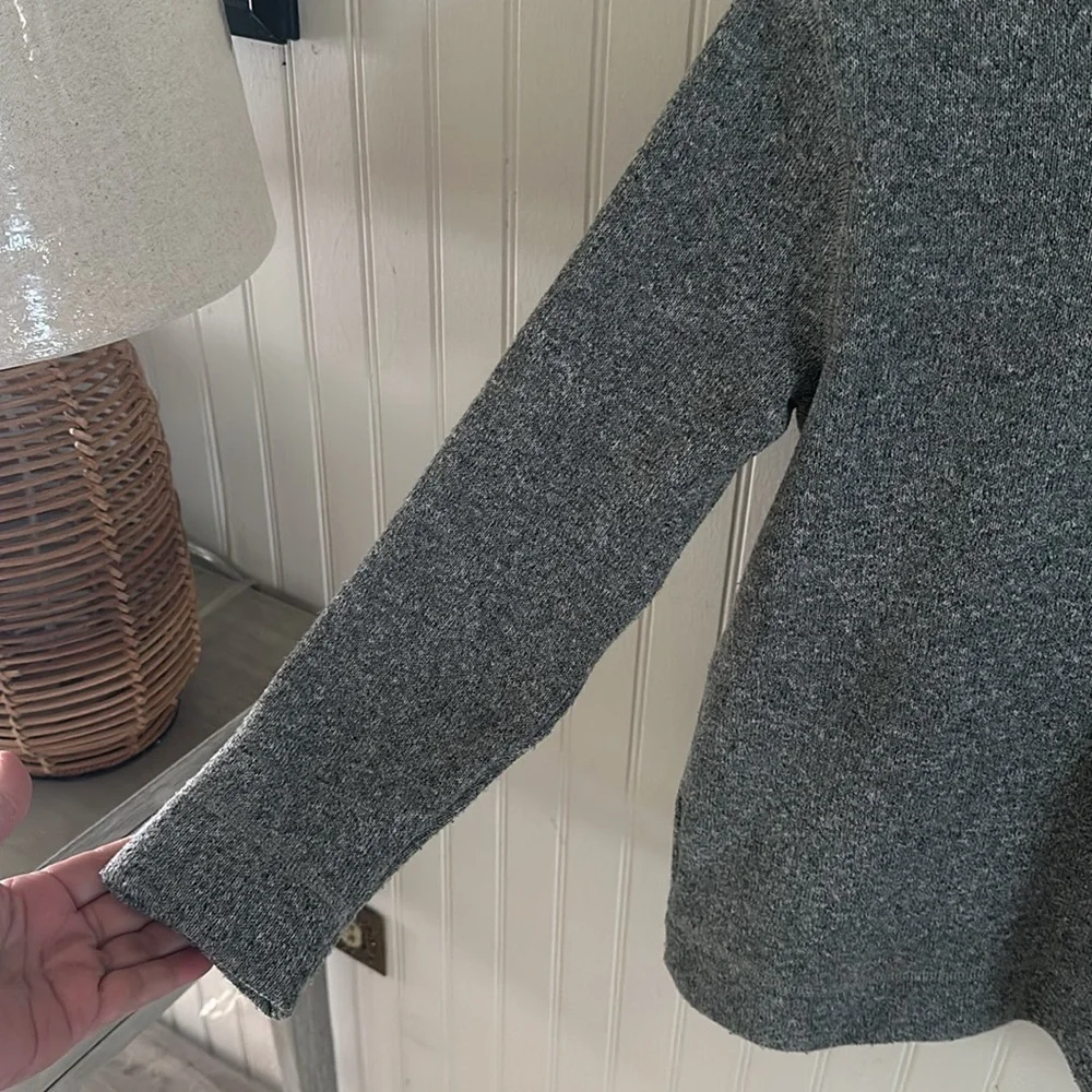 Old Navy Gray Long Sleeves Pullover Sweater Like New sz L (10/12)
